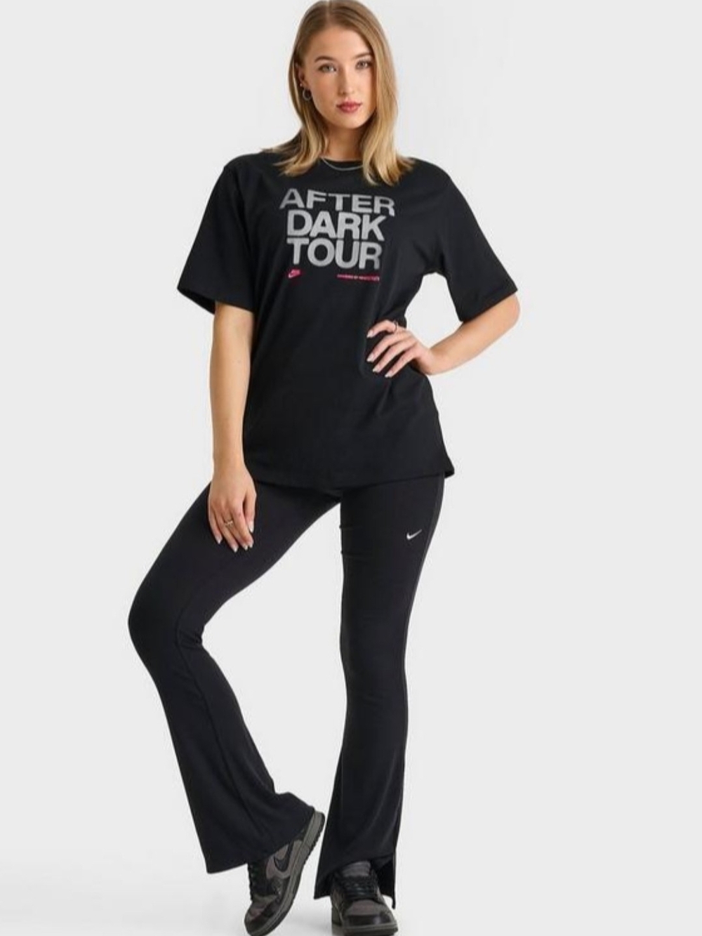 NIKEWomen's NikeAfter Dark Tour Race Series Loose Short-Sleeve T-Shirt SizeM